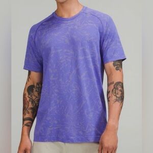 lululemon Men's Metal Vent Tech Lavender Crew Neck Short Sleeve T-Shirt size L